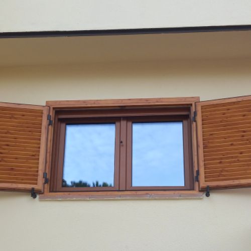 VENTANA LAMAS IMITACION MADERA