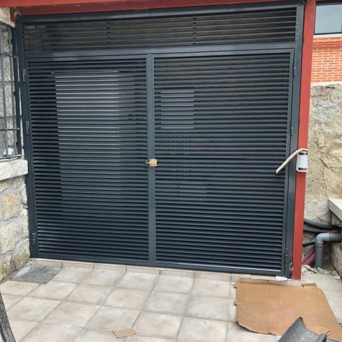 CERRAMIENTO AEROTERMIA LAMAS DE HIERRO