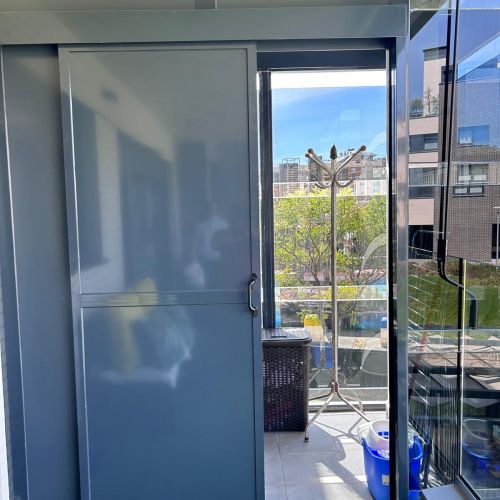 PUERTA DE ALUMINIO PARA ARMARIO