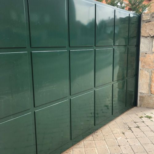 PUERTA HIERRO DOS HOJAS CUARTERONES CHAPA