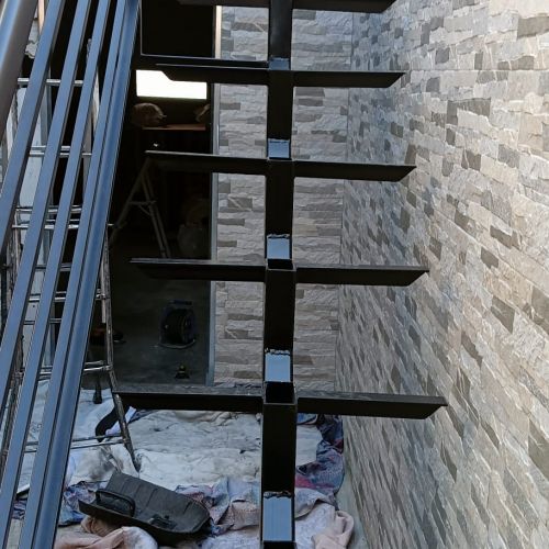 BARANDILLA Y ESTRUCTURA DE ESCALERA
